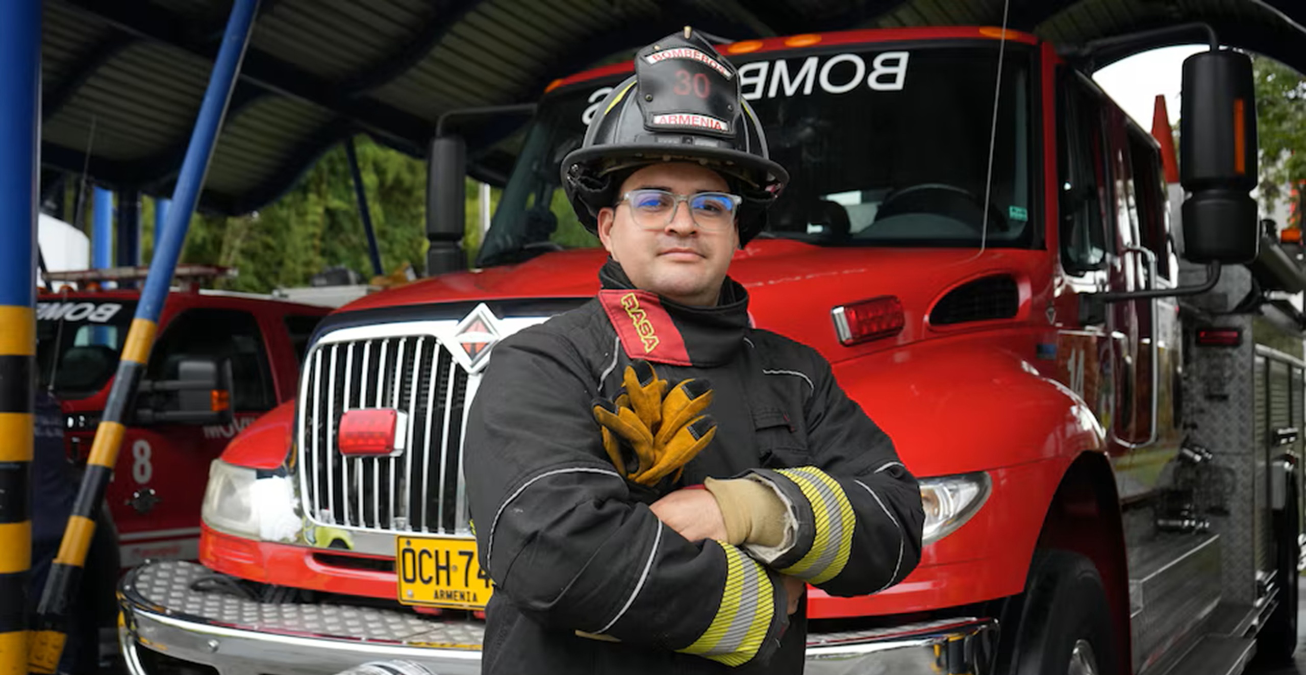 EL BOMBERO QUE TOMÓ EL VOLANTE DE LA TRAGEDIA: LA HISTORIA DE JUAN CAMILO TRIVIÑO