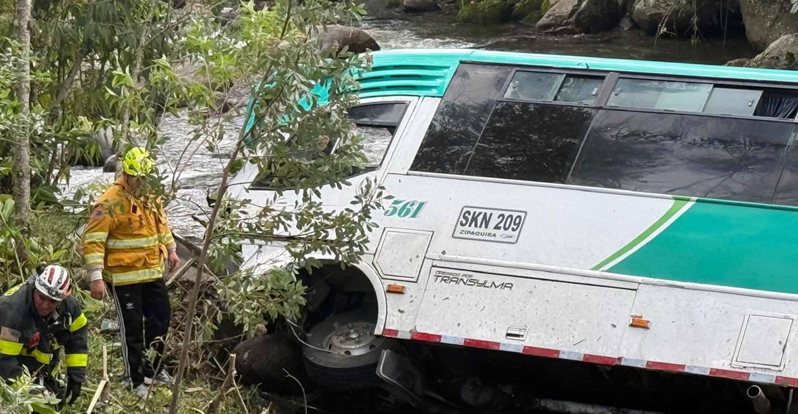 Acción articulada de los Cuerpos de Bomberos del Quindío permitió respuesta oportuna en grave accidente vial