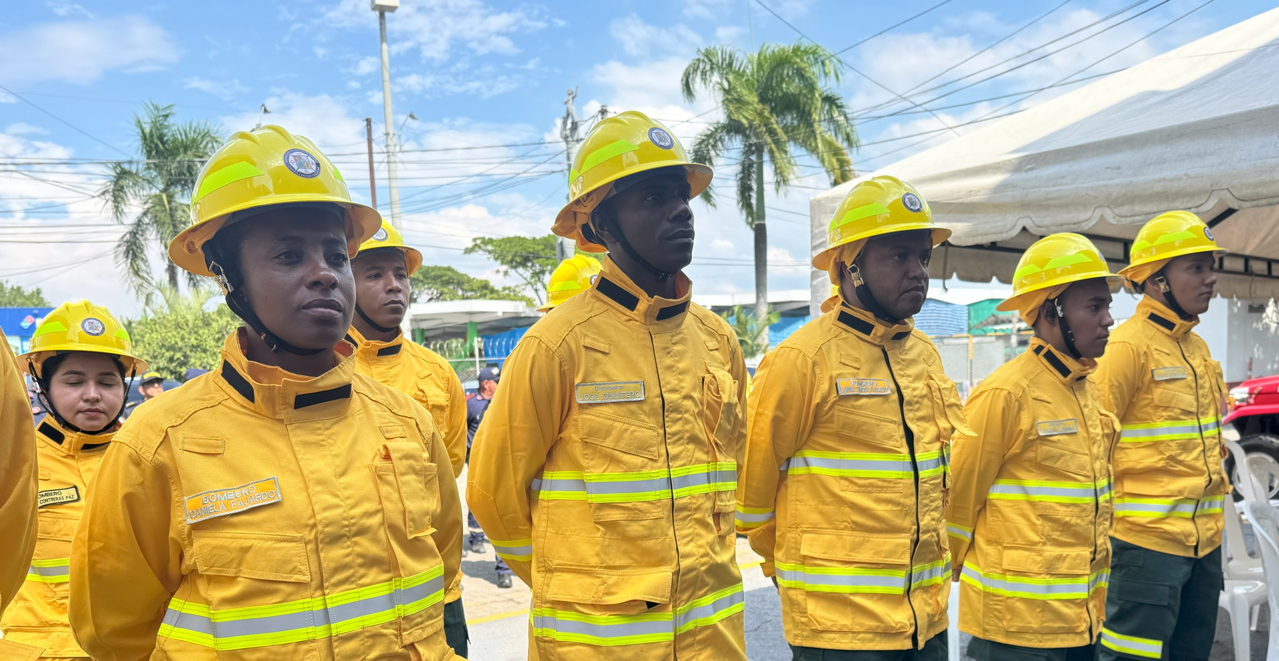 La Dirección Nacional de Bomberos de Colombia, acompañó las ceremonias de certificación de brigadas forestales tipo I en Jamundí y Pereira