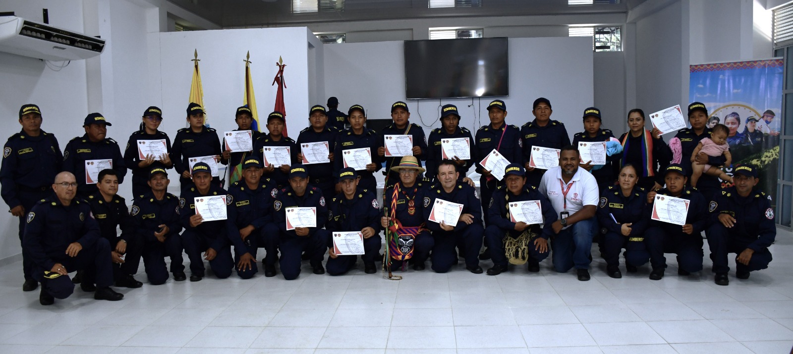 Capitana en Jefe Lina María Marín Rodríguez acompañó la graduación de 20 bomberos indígenas U’wa en Fortul, Arauca