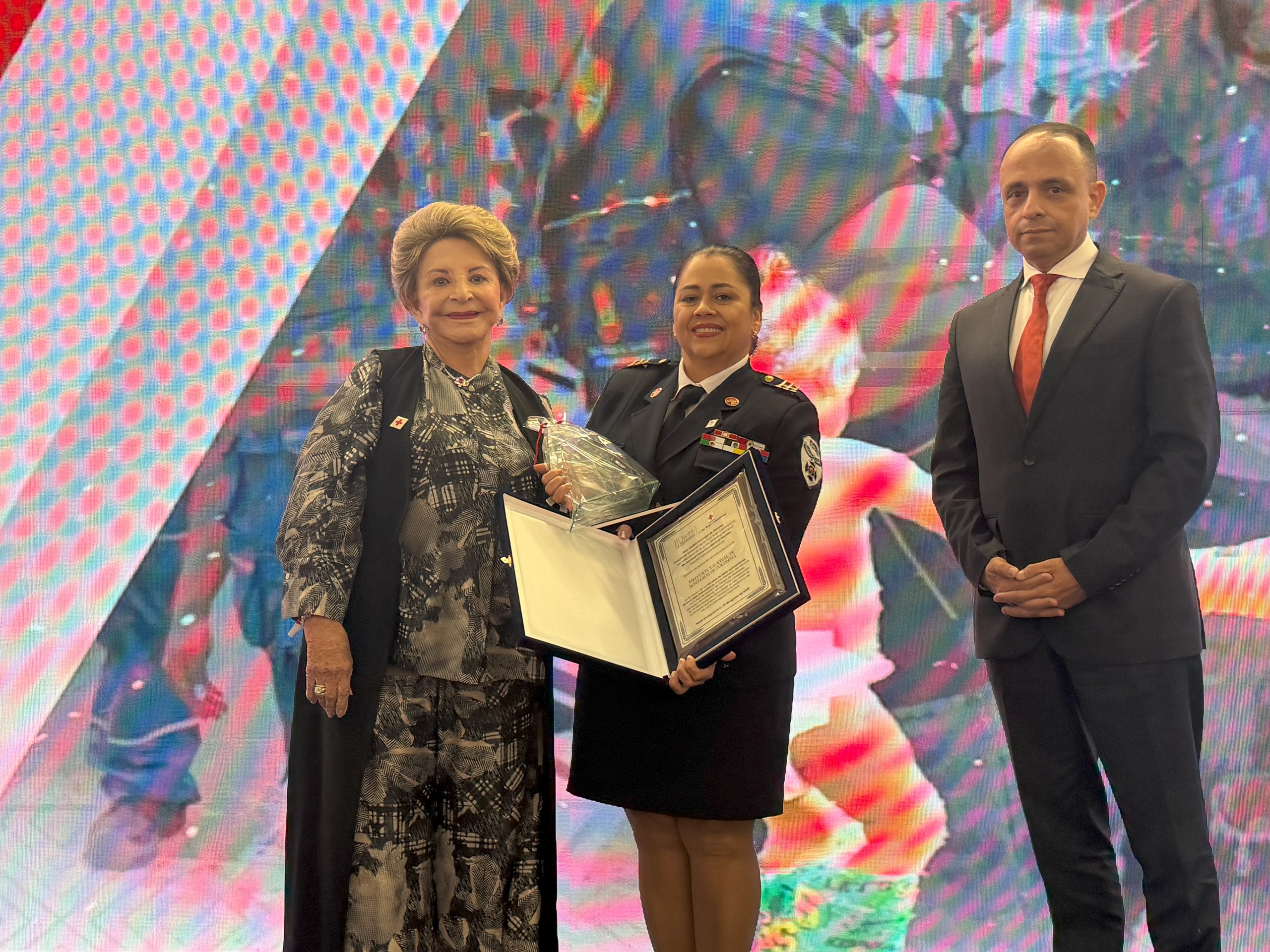 Cruz Roja Colombiana reconoció la labor de proteger la vida de la DNBC