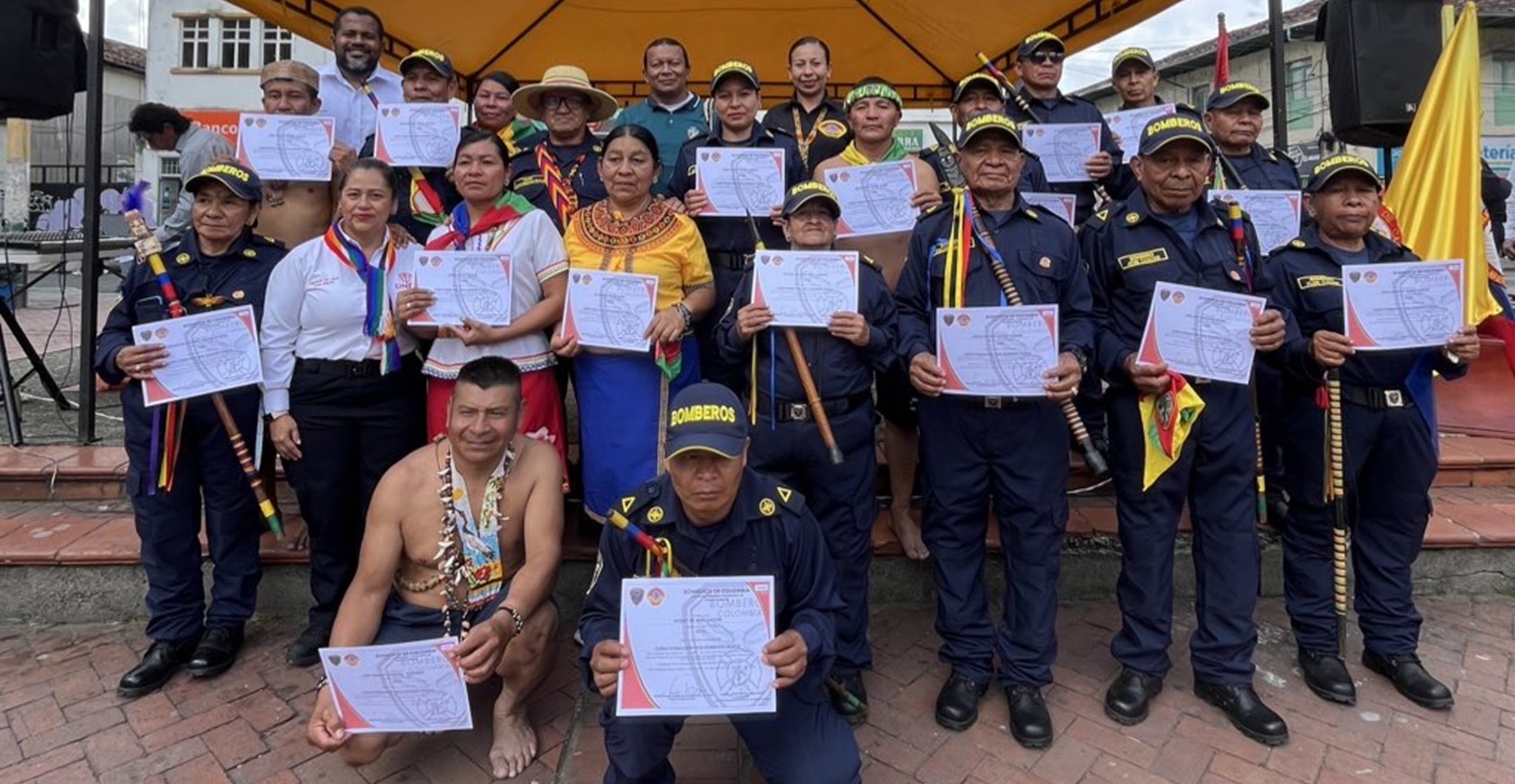 Dirección Nacional de Bomberos acompañó la graduación del curso Bombero Básico Presencial de 26 mujeres y 41 hombres indígenas en Caldas y Antioquia