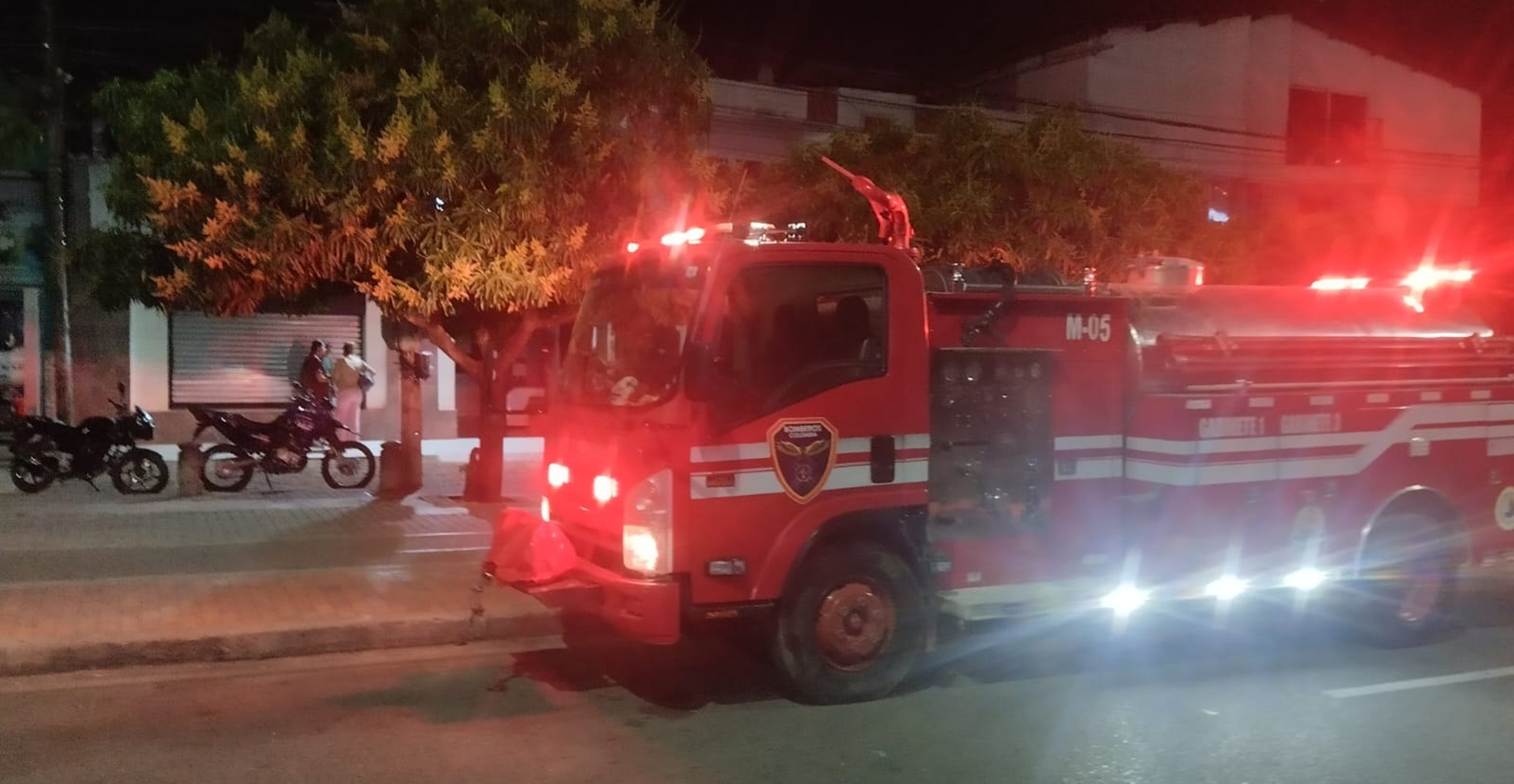 Bomberos rescataron cuatro caninos durante incendio estructural en Aguachica, Cesar.