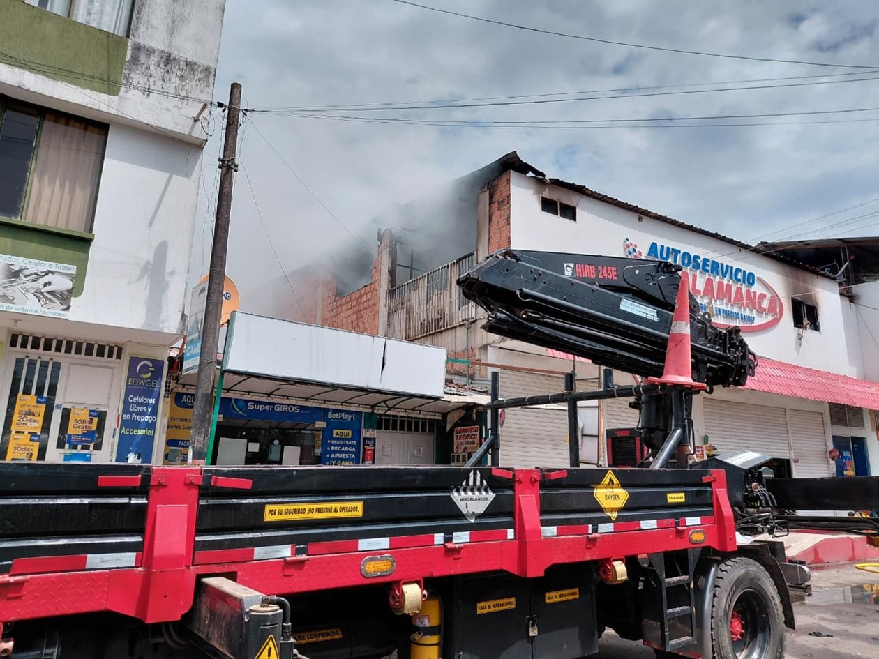 Incendio estructural en establecimiento comercial de Paz de Ariporo, Casanare, fue controlado por organismos de respuesta