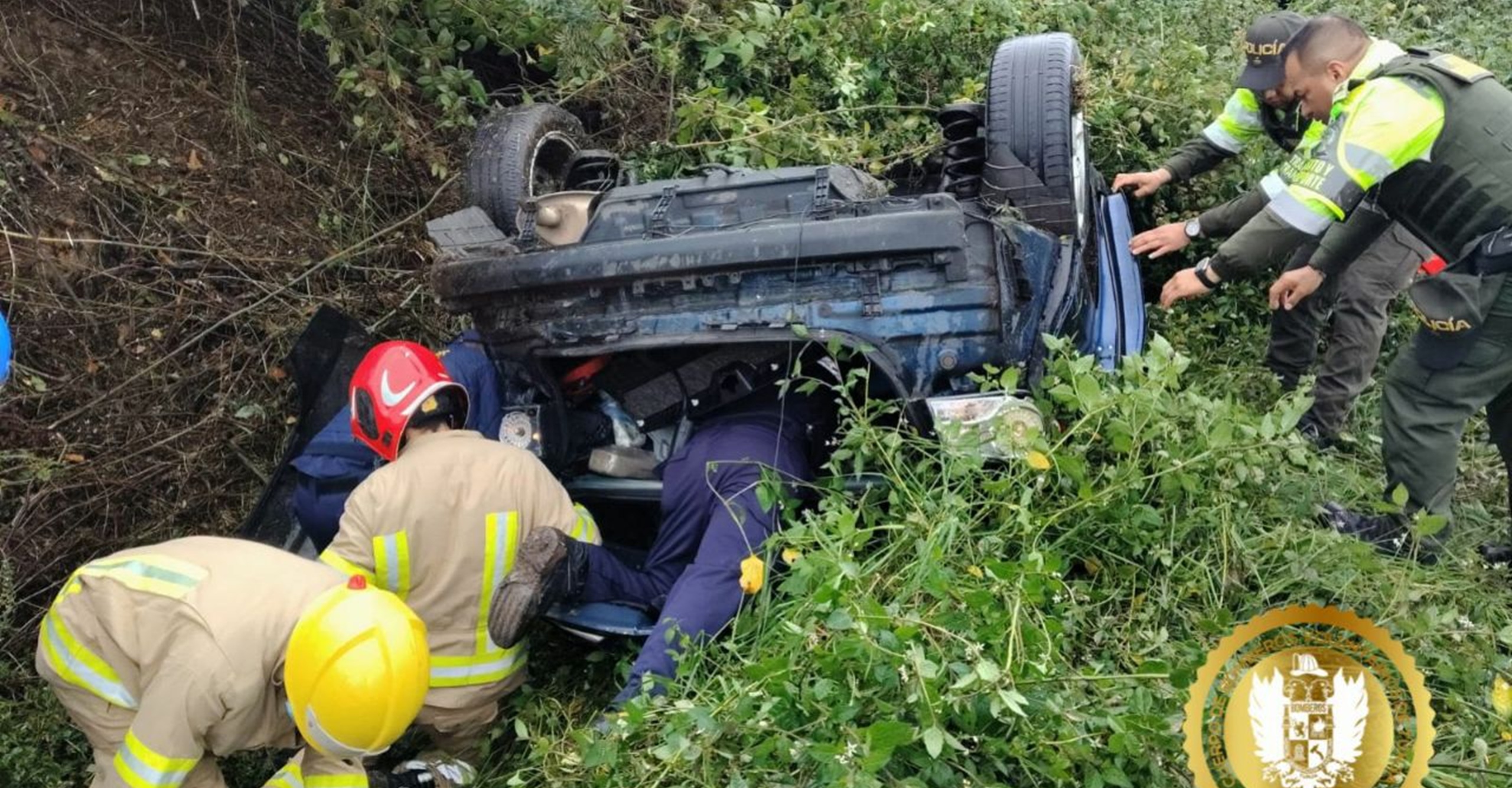Atención de volcamiento vehicular en Tunja, Boyacá