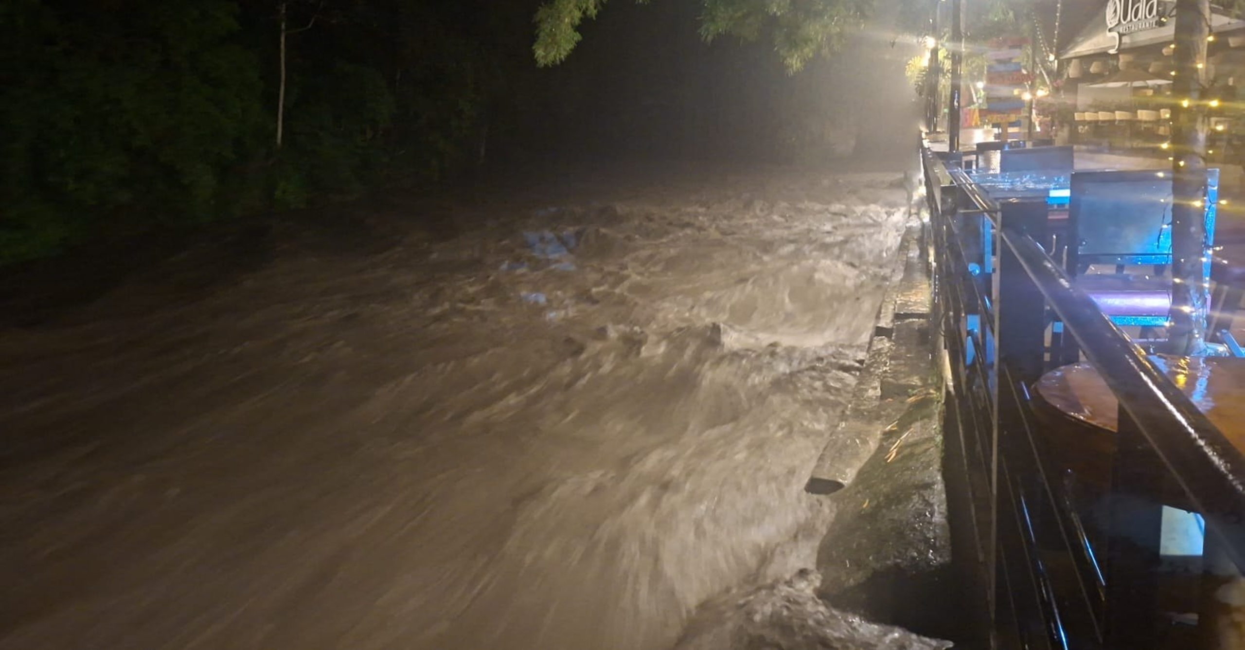 Bomberos de Nocaima atienden emergencias por inundaciones tras aumento del caudal del río Negro