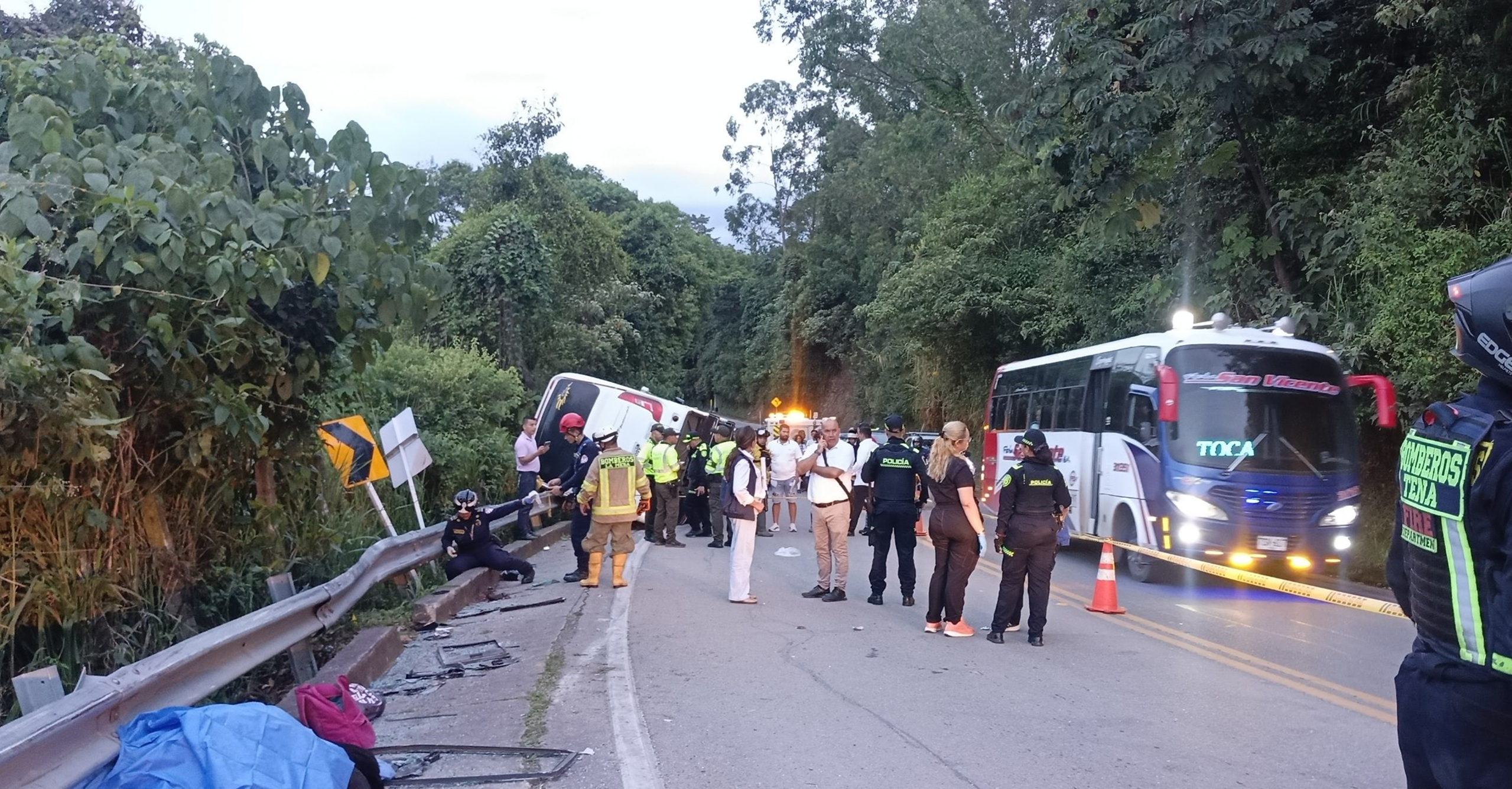 Accidente de tránsito en la vía La Mesa–Bogotá deja una persona fallecida y varios lesionados