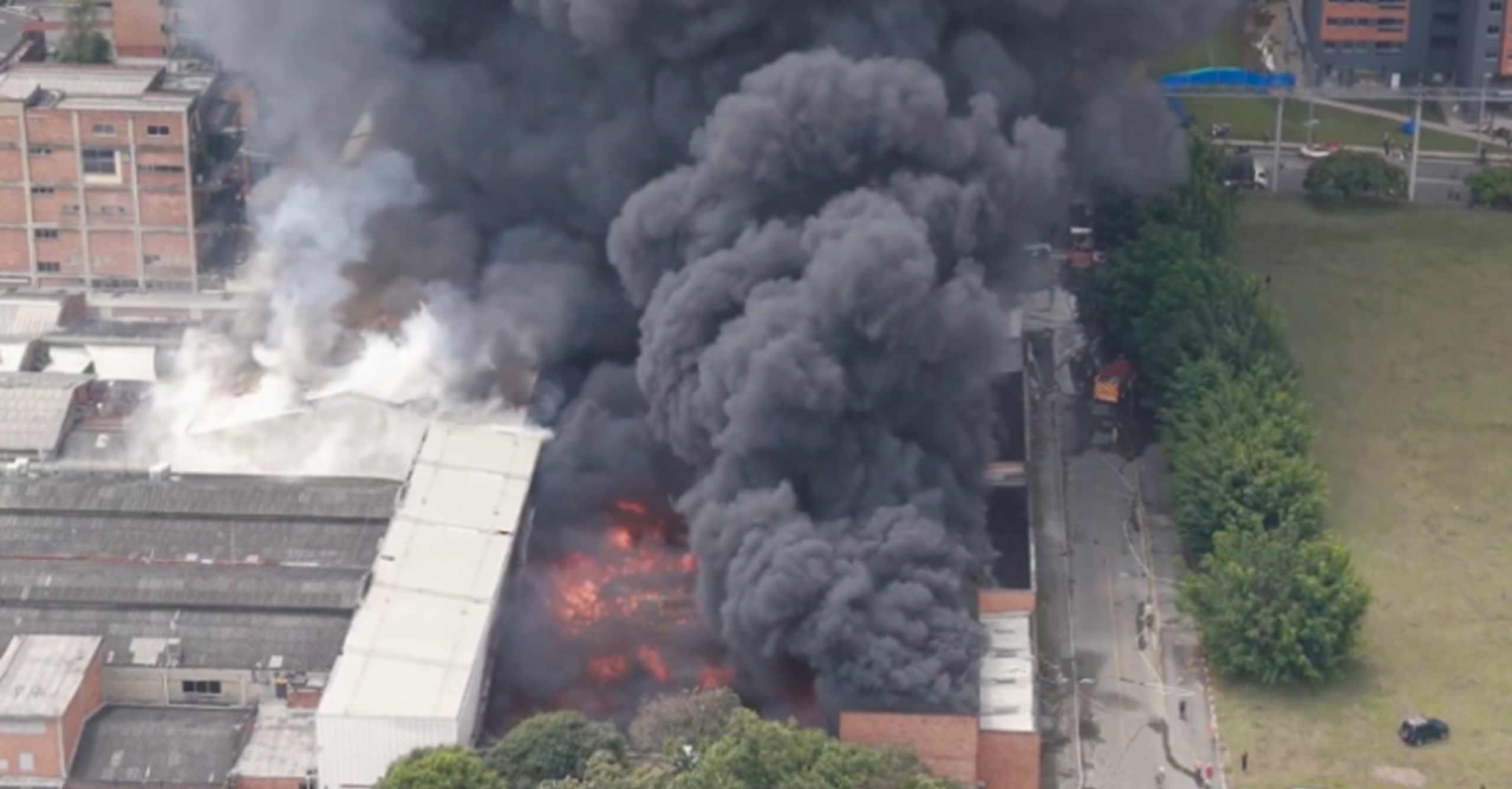 Incendio estructural en zona industrial de Itagüí fue controlado tras más de siete horas de operación interinstitucional