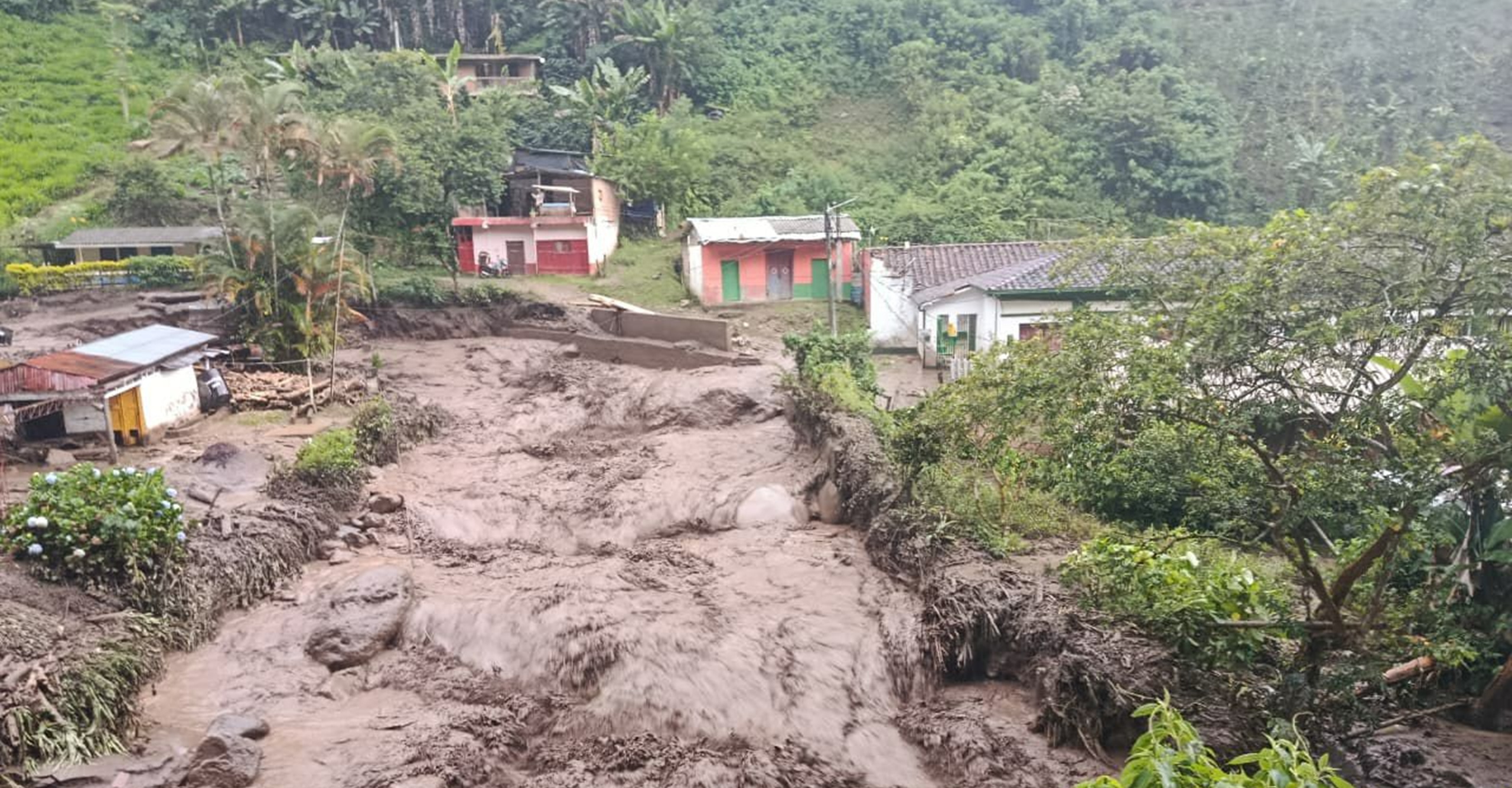 Fuertes lluvias generan avenida torrencial e inundaciones en corregimiento de Santa Inés, Antioquia