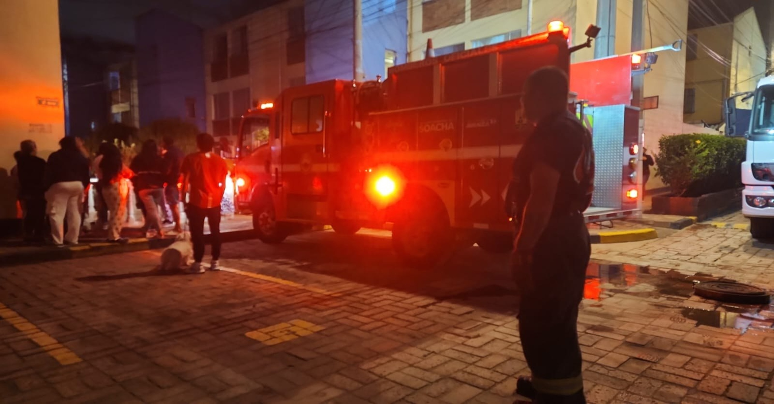 Bomberos controlan incendio estructural en conjunto residencial de Soacha