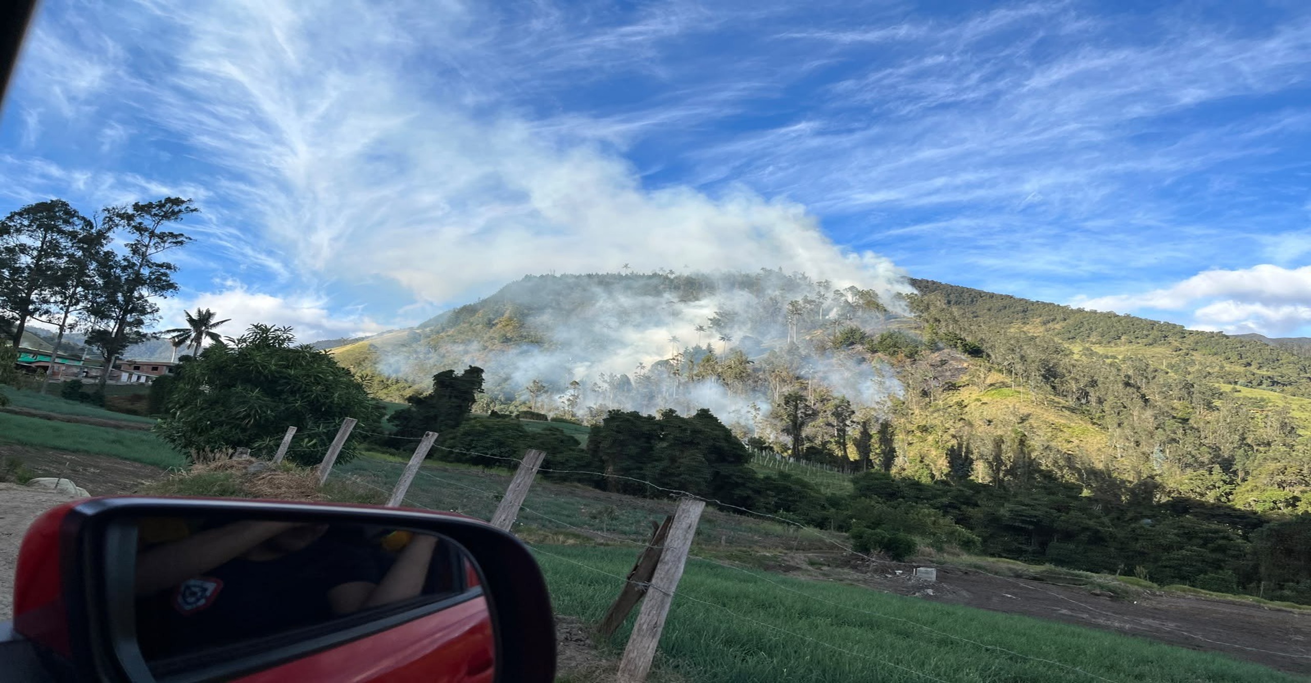 Bomberos logran controlar en un 80 % incendio forestal en el corregimiento de Tenerife, Valle del Cauca