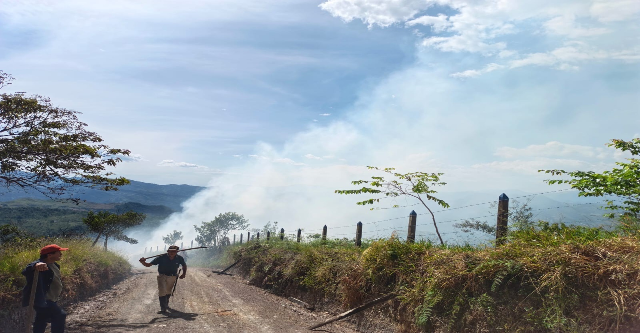Bomberos de Nocaima liquidan incendio forestal que afectó cinco hectáreas en la vereda La Concepción