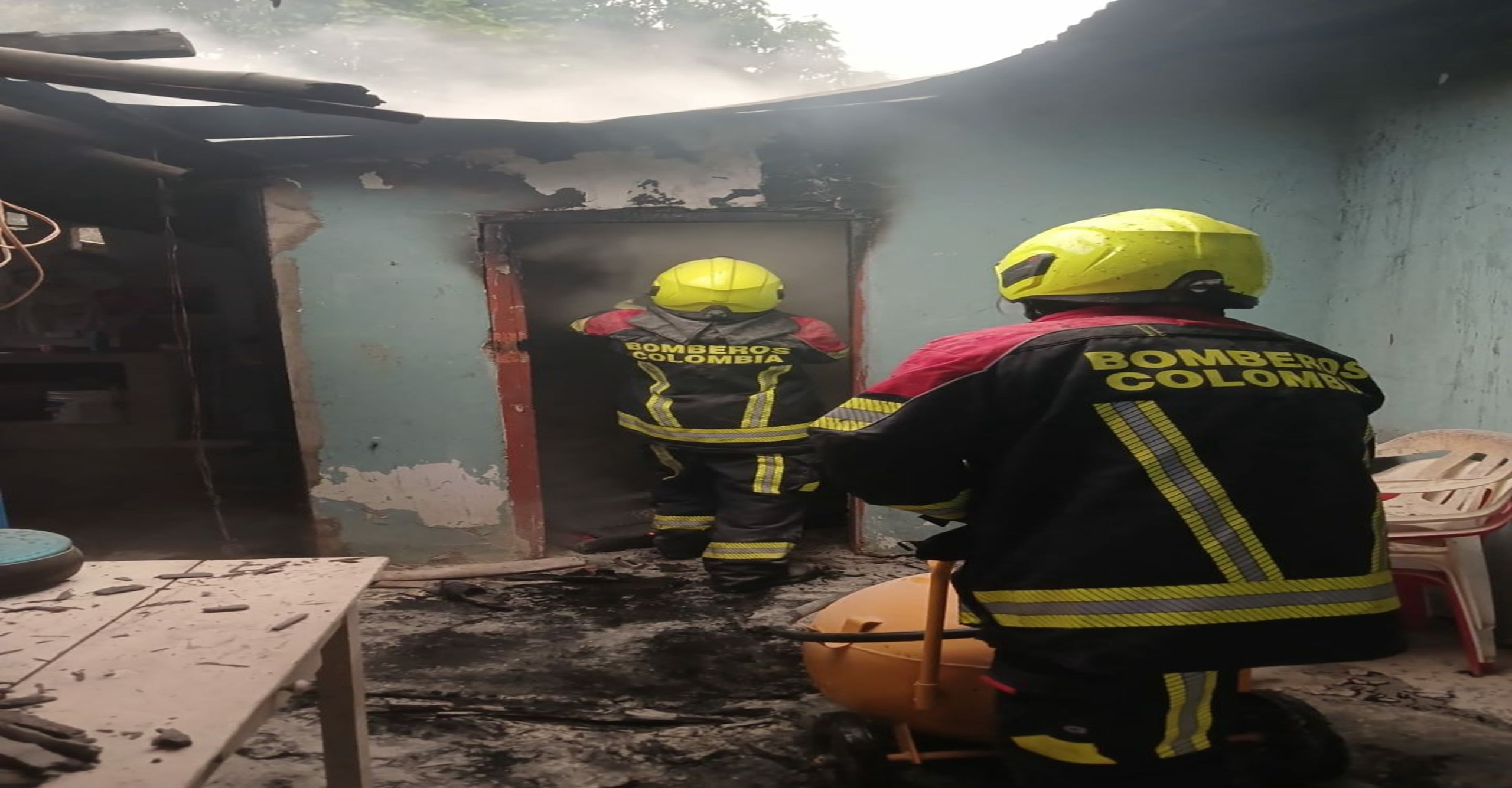 Bomberos de Rioblanco controlan incendio estructural en vivienda y evitan su propagación