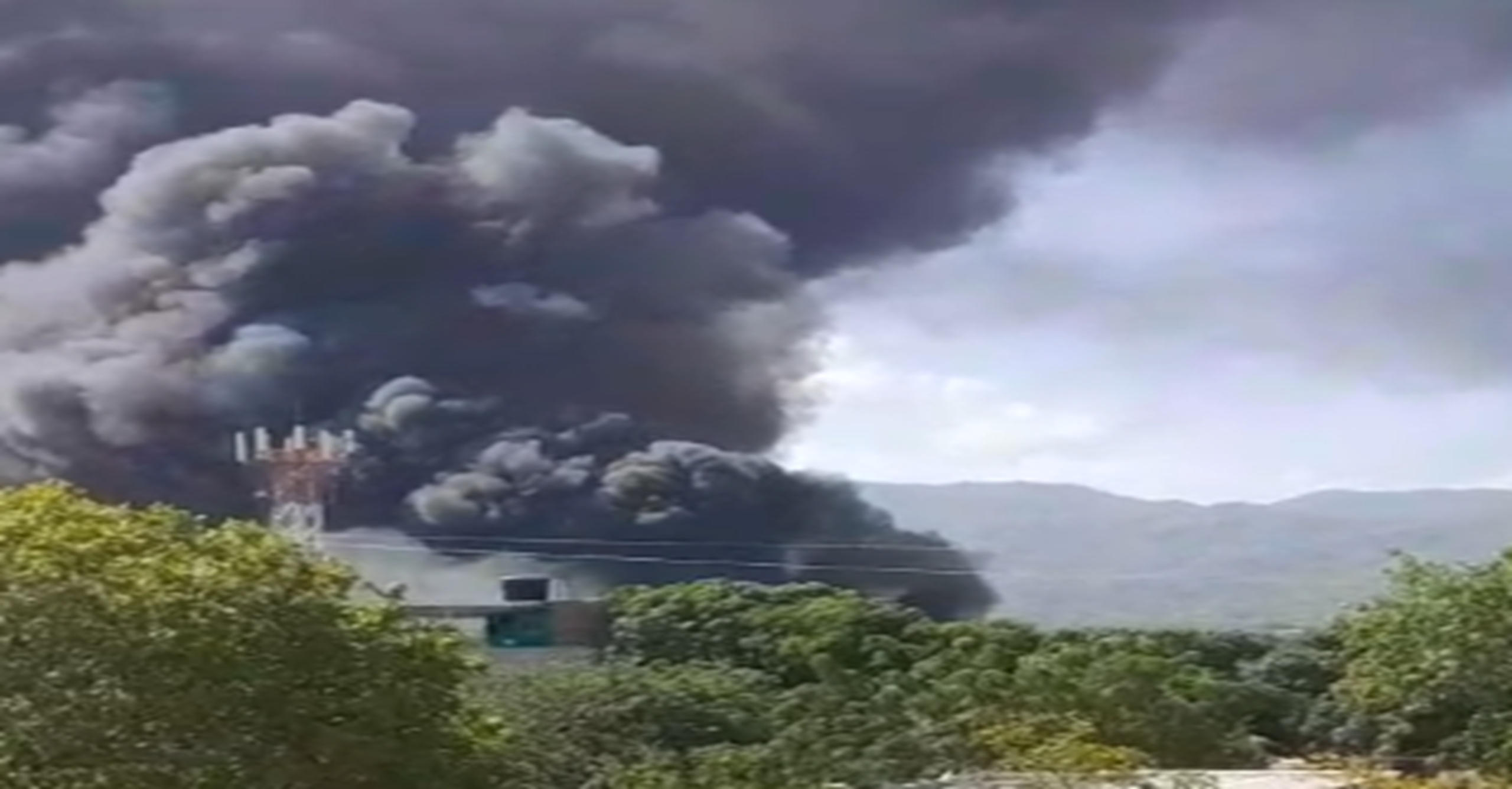 Bomberos de Santa Marta controlan incendio estructural en recicladora a cielo abierto del sector Aeromar