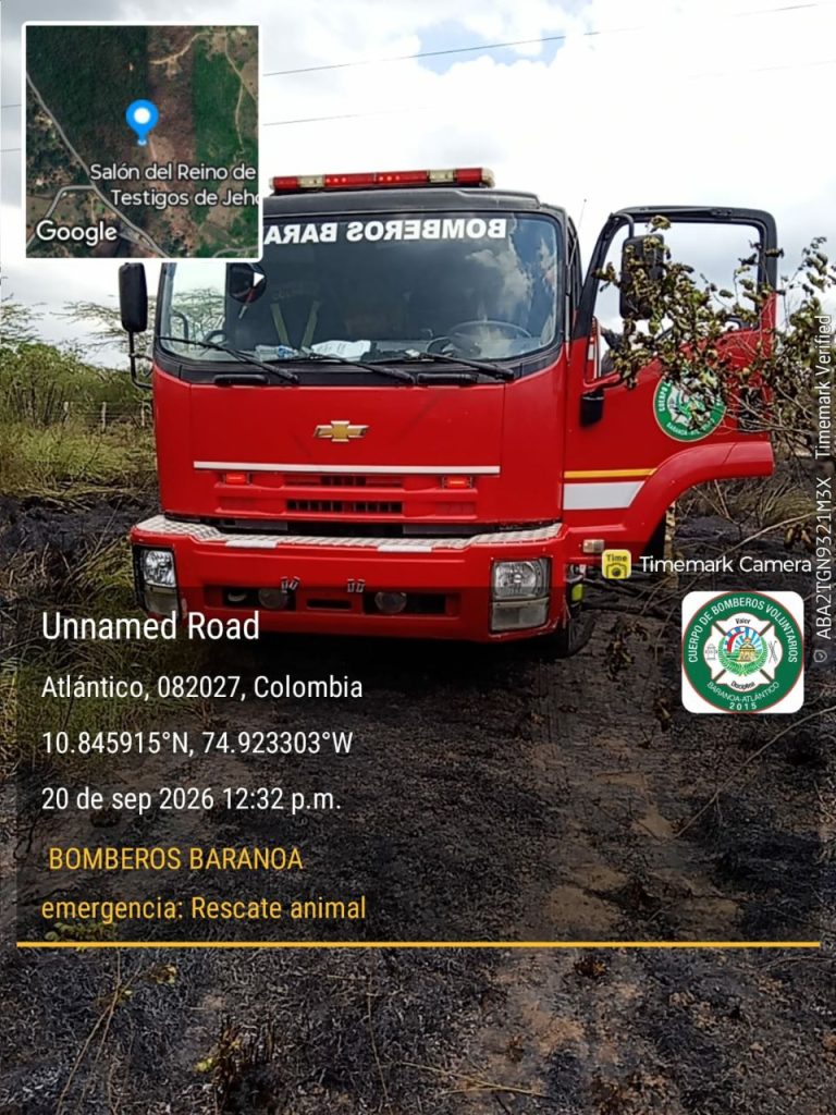Máquina extintora del Cuerpo de Bomberos Voluntarios de Baranoa utilizada durante la atención del incendio forestal en el sector Pital de Megua.