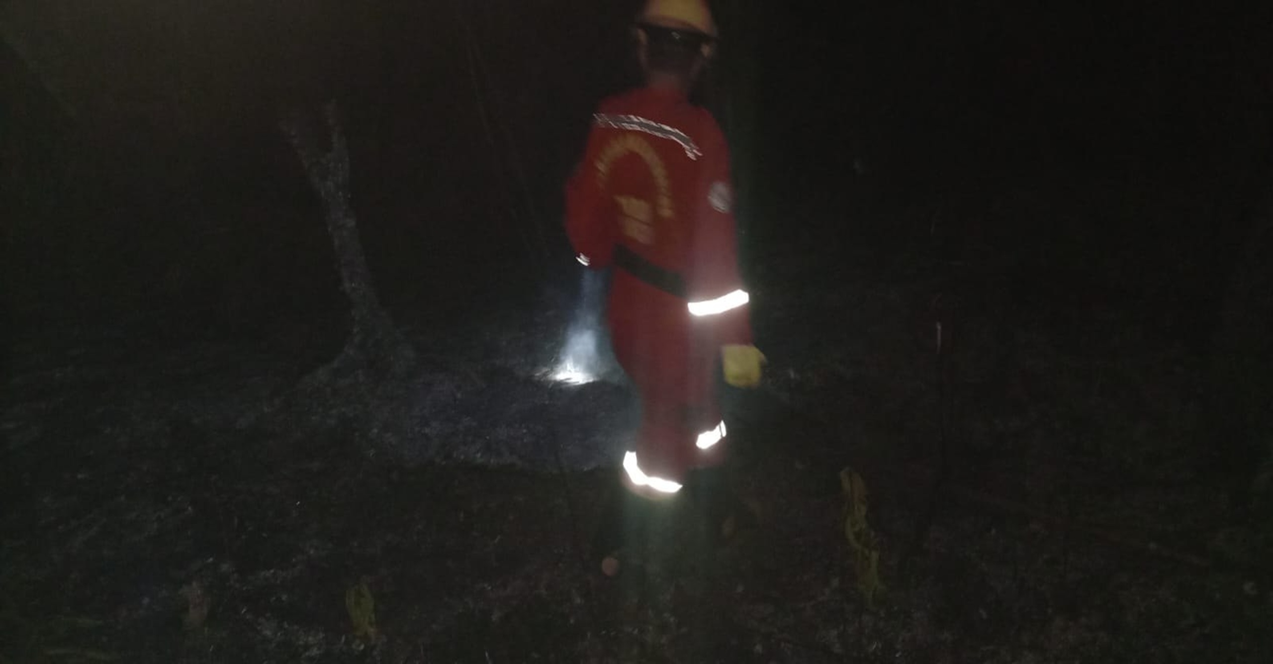 Ocho bomberos liquidaron incendio forestal en zona rural de Tunía