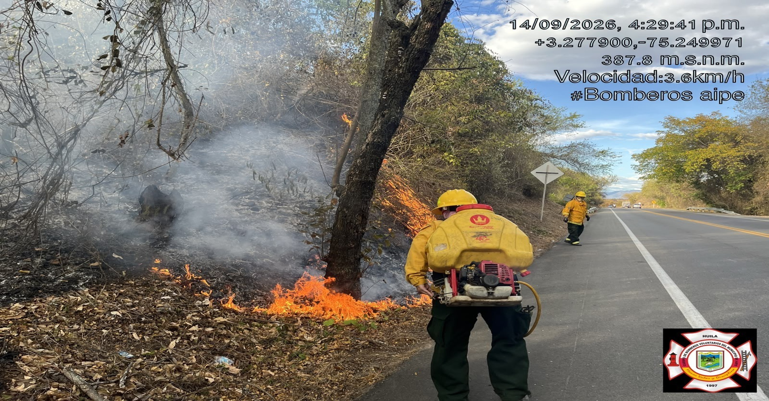 Bomberos voluntarios de Aipe Huila atienden emergencia por incendio Forestal de gran Magnitud.