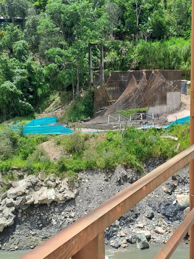 Vista de la zona donde se registró el colapso parcial de la estructura metálica del viaducto sobre el río Cravo Sur, en Labranzagrande, Boyacá.