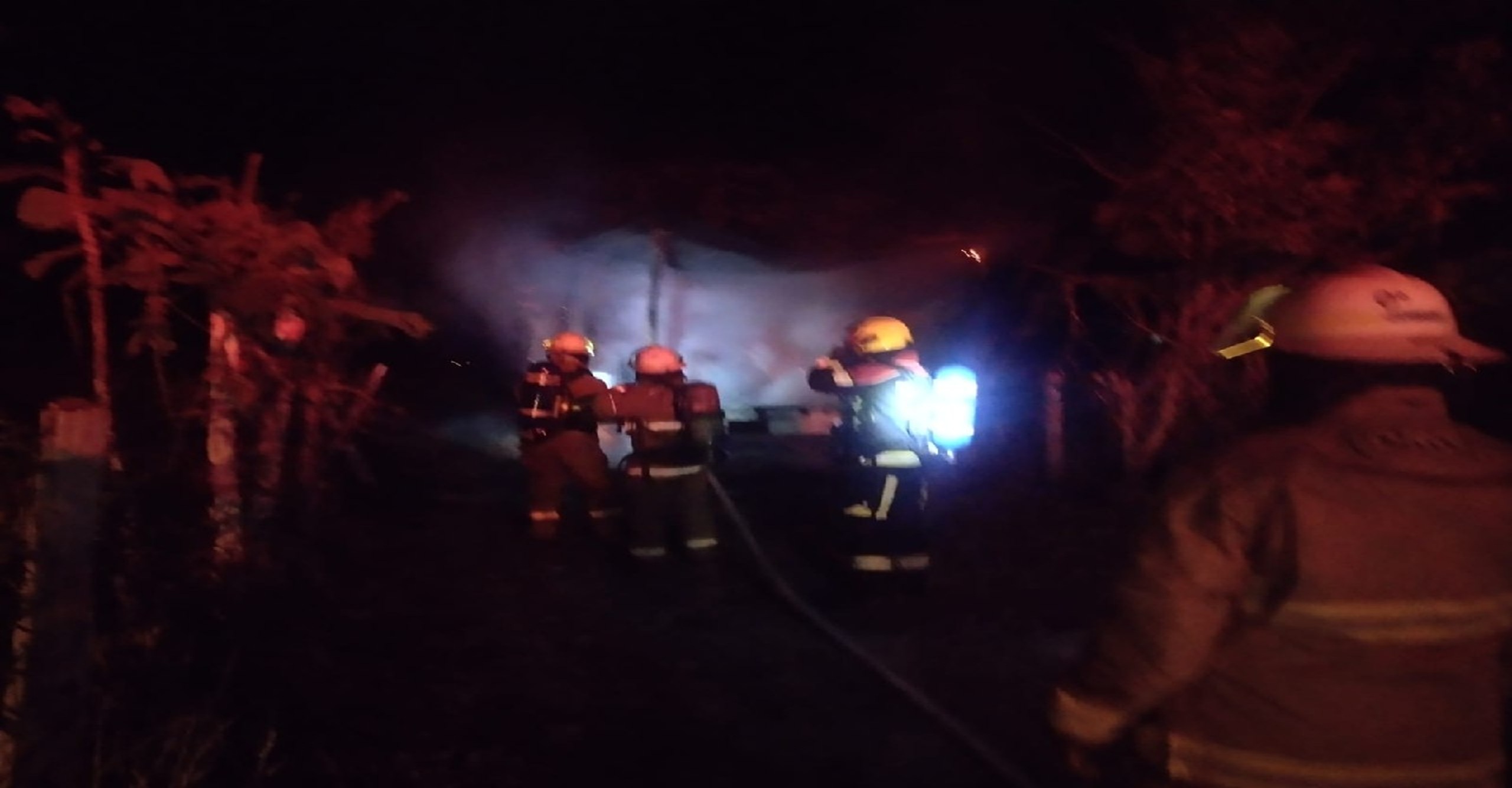 Bomberos de La Hormiga controlaron incendio vehicular y evitaron su propagación a viviendas en Putumayo